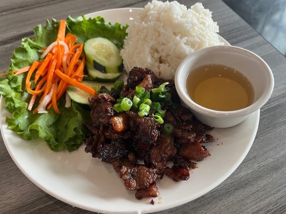 Cơm thịt nướng — chargrilled pork rice plate