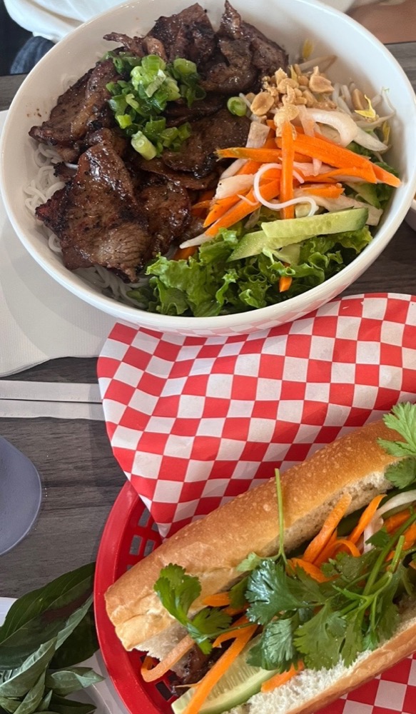 Bún thịt nướng and bánh mì thịt nướng